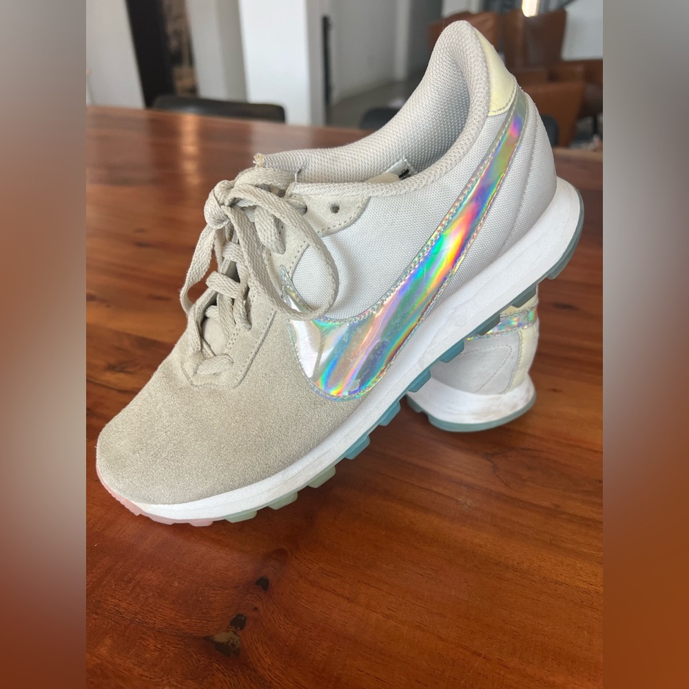Nike Pre Love OX Sneakers Hologram Womens Size 8.5 Rare